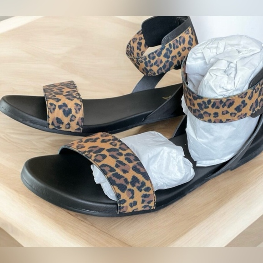 NIB MIA Lydia Black Elas Sandals